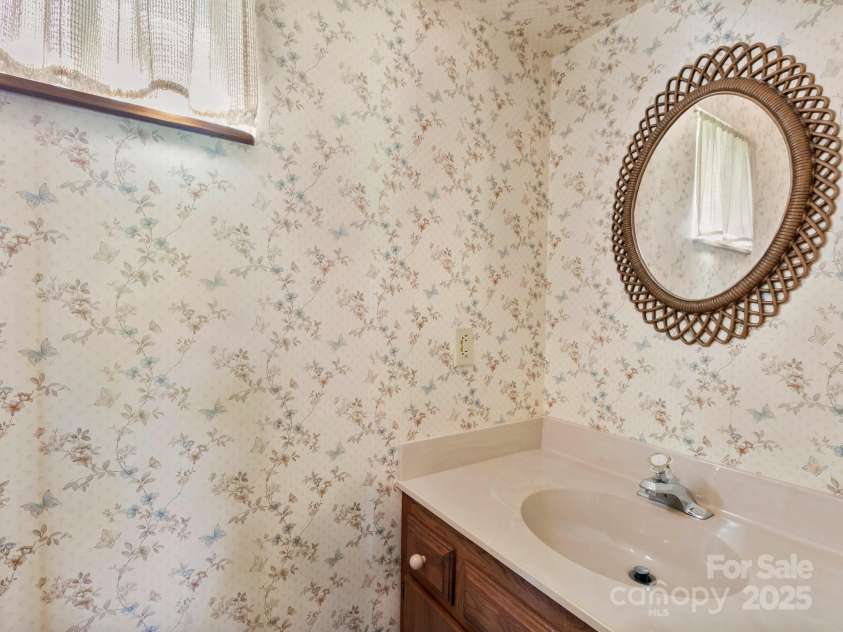 18 Talmadge Court, Asheville, NC 28806.  MLS# CAR4217144, YatesRealty ID 20130. 