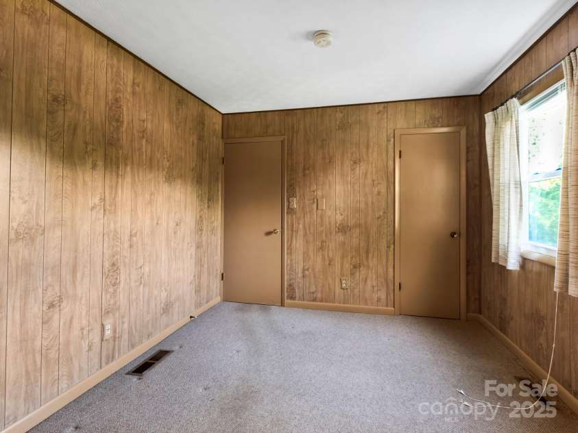 18 Talmadge Court, Asheville, NC 28806.  MLS# CAR4217144, YatesRealty ID 20130. 