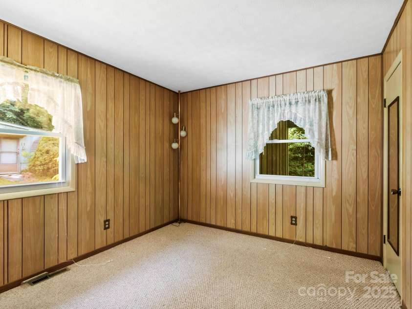 18 Talmadge Court, Asheville, NC 28806.  MLS# CAR4217144, YatesRealty ID 20130. 