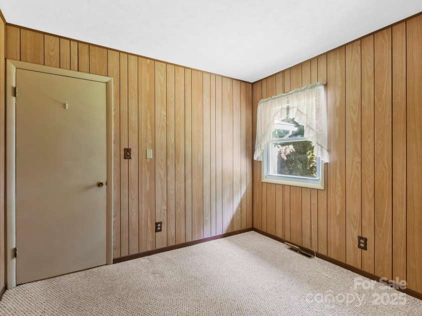 18 Talmadge Court, Asheville, NC 28806.  MLS# CAR4217144, YatesRealty ID 20130. 