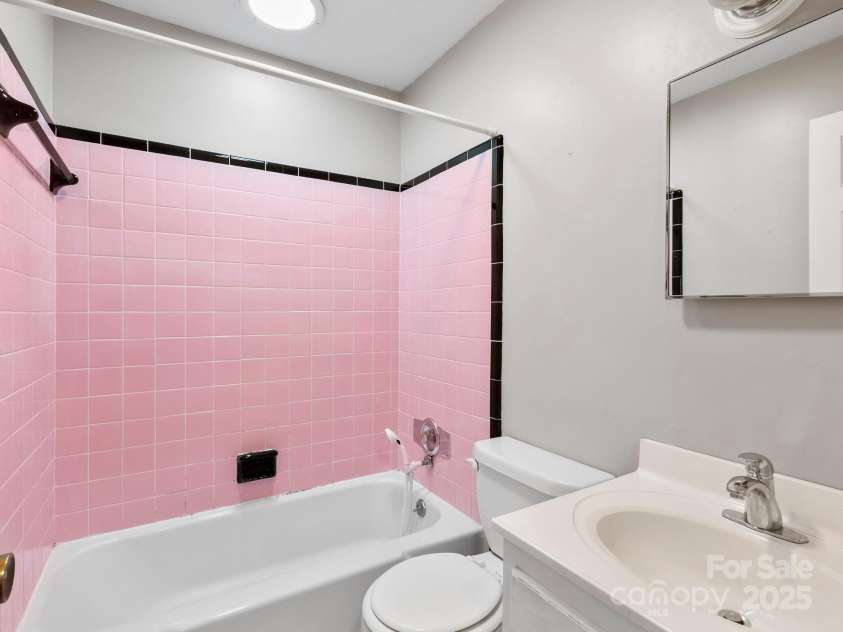 18 Talmadge Court, Asheville, NC 28806.  MLS# CAR4217144, YatesRealty ID 20130. 