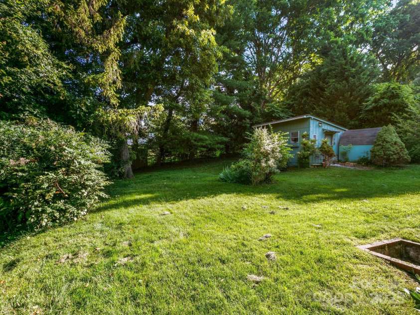 18 Talmadge Court, Asheville, NC 28806.  MLS# CAR4217144, YatesRealty ID 20130. 