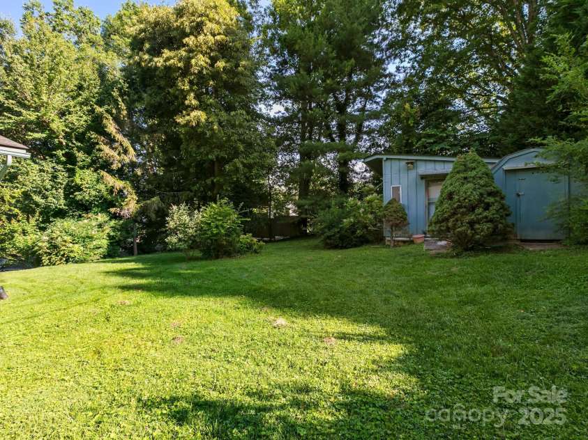 18 Talmadge Court, Asheville, NC 28806.  MLS# CAR4217144, YatesRealty ID 20130. 