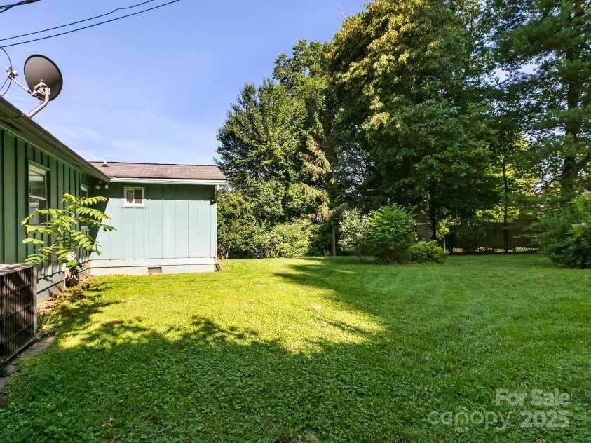 18 Talmadge Court, Asheville, NC 28806.  MLS# CAR4217144, YatesRealty ID 20130. 