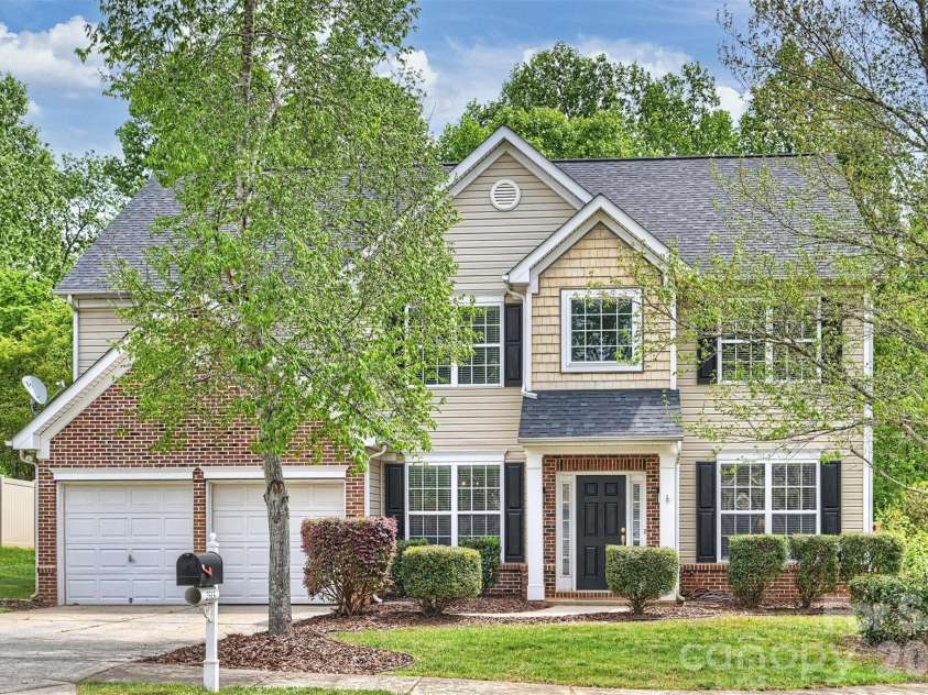 2515 Godsey Wood Drive, Charlotte, NC 28213.  MLS# CAR4367599, YatesRealty ID 20130. 