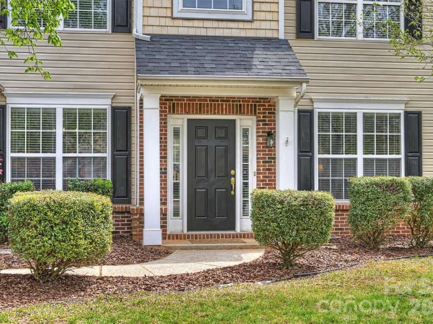 2515 Godsey Wood Drive, Charlotte, NC 28213.  MLS# CAR4367599, YatesRealty ID 20130. 