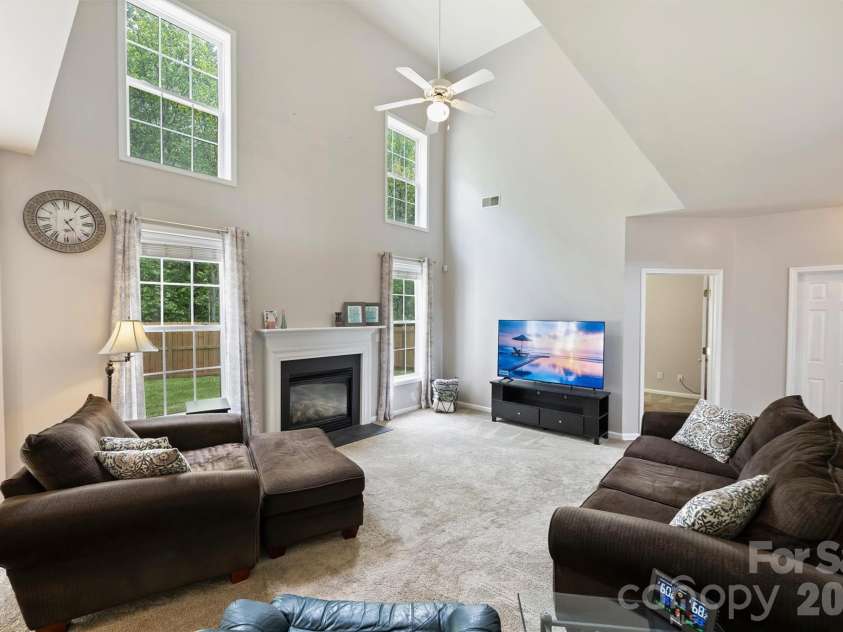 2515 Godsey Wood Drive, Charlotte, NC 28213.  MLS# CAR4367599, YatesRealty ID 20130. 