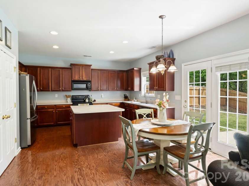 2515 Godsey Wood Drive, Charlotte, NC 28213.  MLS# CAR4367599, YatesRealty ID 20130. 