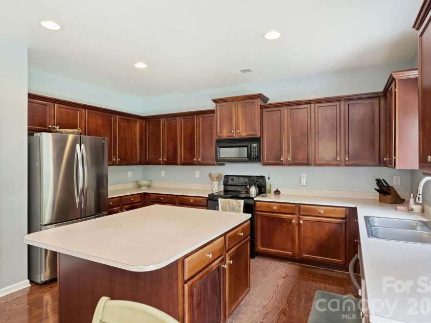 2515 Godsey Wood Drive, Charlotte, NC 28213.  MLS# CAR4367599, YatesRealty ID 20130. 