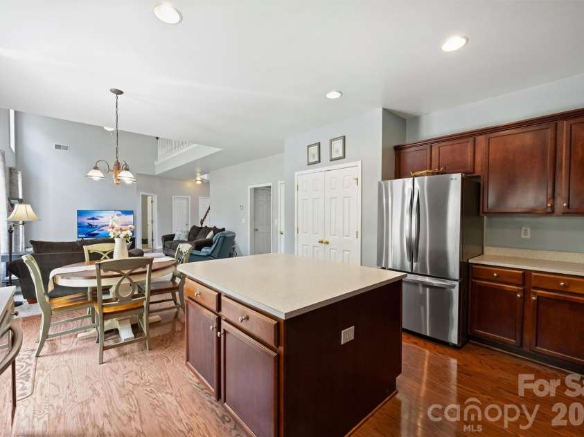2515 Godsey Wood Drive, Charlotte, NC 28213.  MLS# CAR4367599, YatesRealty ID 20130. 