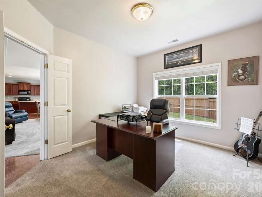 2515 Godsey Wood Drive, Charlotte, NC 28213.  MLS# CAR4367599, YatesRealty ID 20130. 