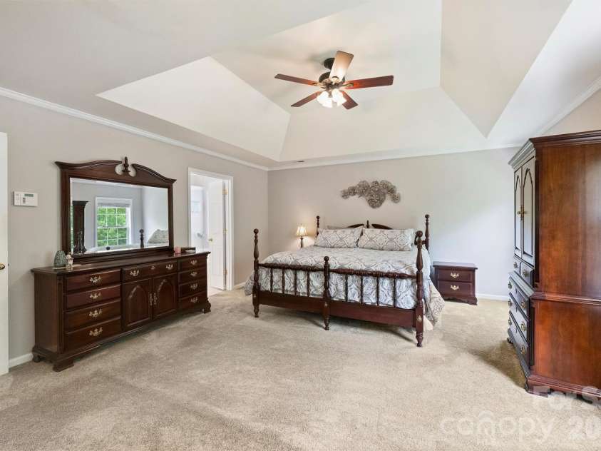 2515 Godsey Wood Drive, Charlotte, NC 28213.  MLS# CAR4367599, YatesRealty ID 20130. 