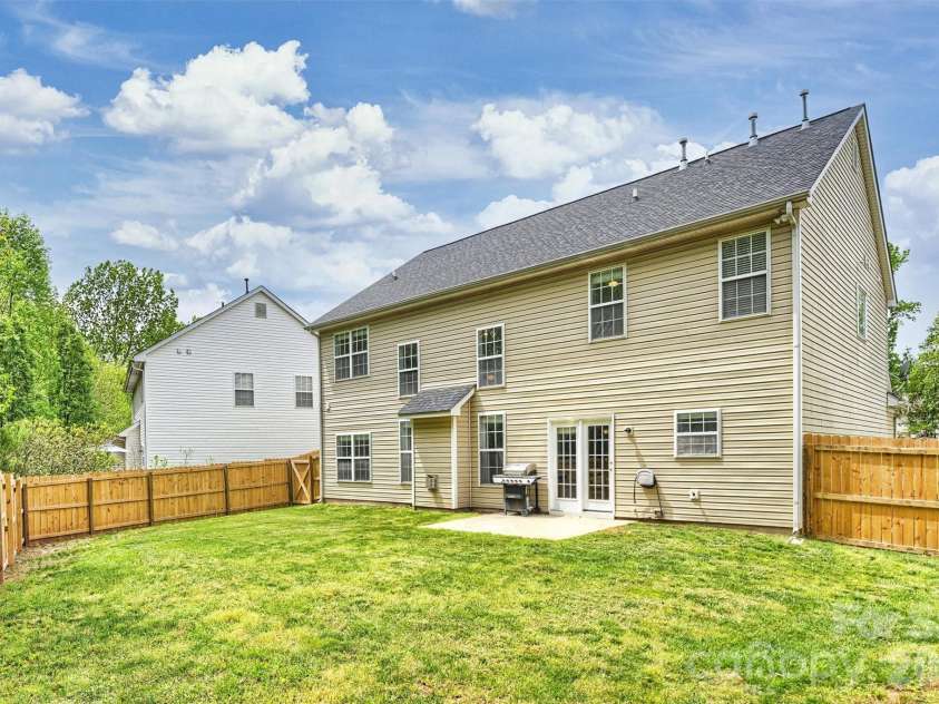 2515 Godsey Wood Drive, Charlotte, NC 28213.  MLS# CAR4367599, YatesRealty ID 20130. 