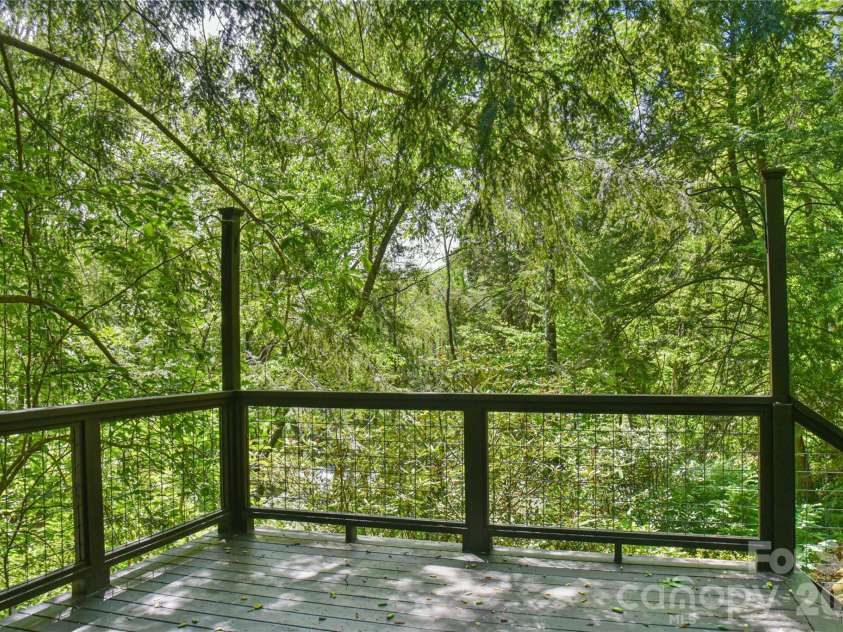 1 Hillcrest Lane, Black Mountain, NC 28711.  MLS# CAR4368421, YatesRealty ID 20131. An upper and lower deck. Perfect for get-to-gethers