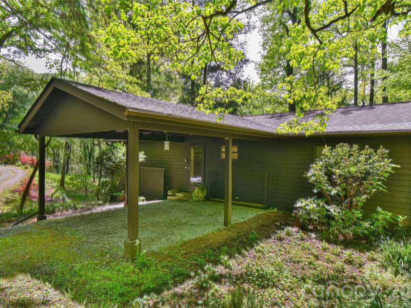 1 Hillcrest Lane, Black Mountain, NC 28711.  MLS# CAR4368421, YatesRealty ID 20131. Come on home!