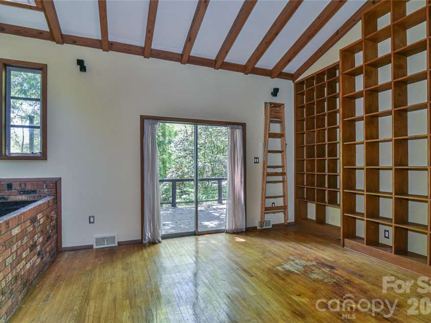 1 Hillcrest Lane, Black Mountain, NC 28711.  MLS# CAR4368421, YatesRealty ID 20131. Mid-century decor