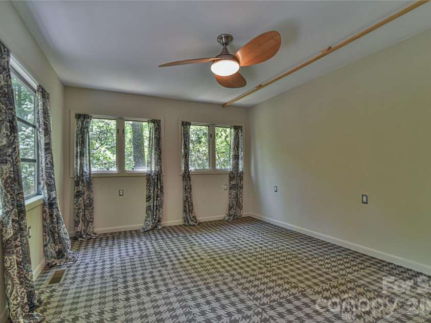 1 Hillcrest Lane, Black Mountain, NC 28711.  MLS# CAR4368421, YatesRealty ID 20131. Multipurpose room