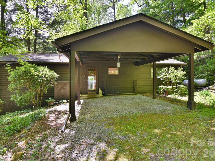 1 Hillcrest Lane, Black Mountain, NC 28711.  MLS# CAR4368421, YatesRealty ID 20131. Room for 2 vehicles