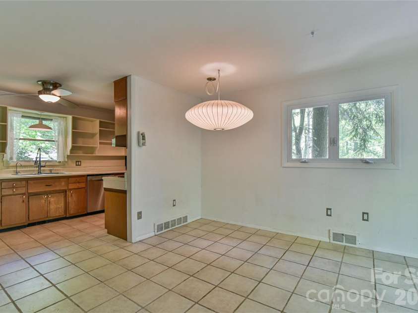 1 Hillcrest Lane, Black Mountain, NC 28711.  MLS# CAR4368421, YatesRealty ID 20131. Tile floor