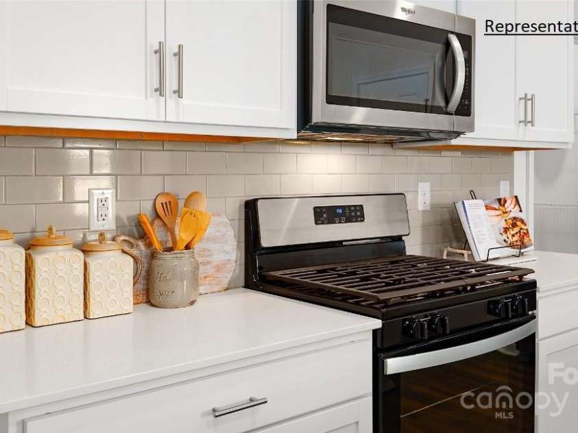 510 13th Avenue Drive, Hickory, NC 28601.  MLS# CAR4271956, YatesRealty ID 20131. 