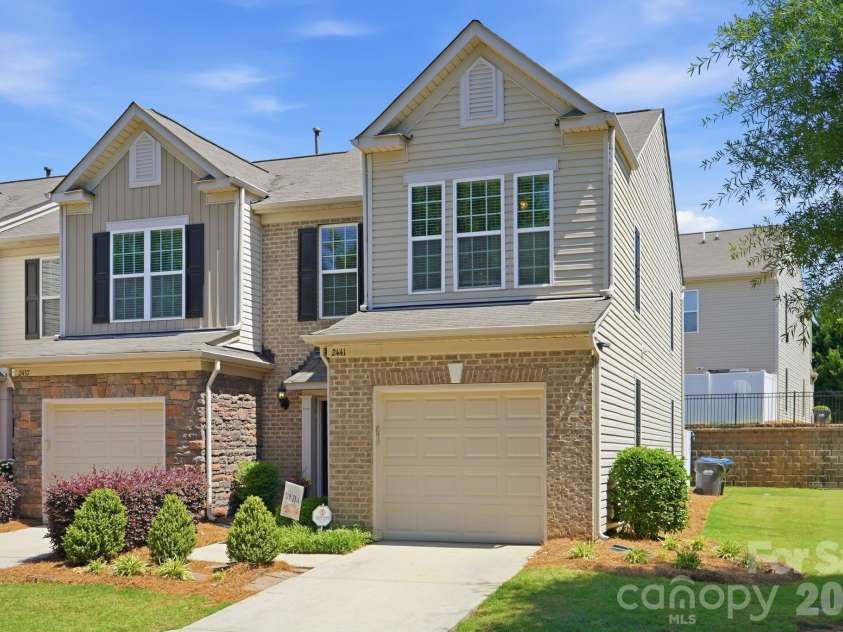 2441 Diplomat Lane, Charlotte, NC 28210.  MLS# CAR4377624, YatesRealty ID 20132. 