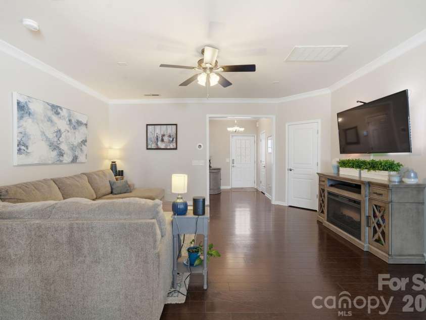 2441 Diplomat Lane, Charlotte, NC 28210.  MLS# CAR4377624, YatesRealty ID 20132. 
