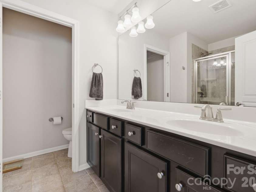 2441 Diplomat Lane, Charlotte, NC 28210.  MLS# CAR4377624, YatesRealty ID 20132. 