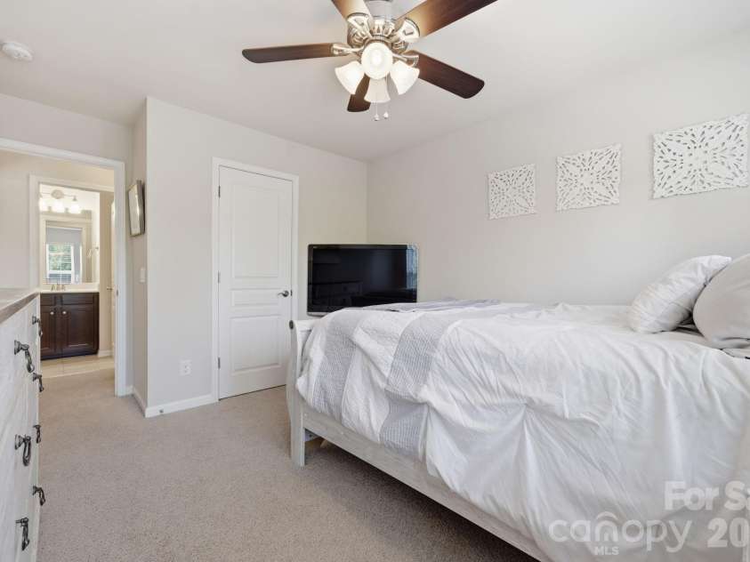 2441 Diplomat Lane, Charlotte, NC 28210.  MLS# CAR4377624, YatesRealty ID 20132. 