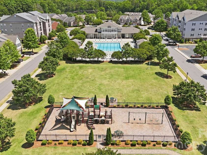 2441 Diplomat Lane, Charlotte, NC 28210.  MLS# CAR4377624, YatesRealty ID 20132. 