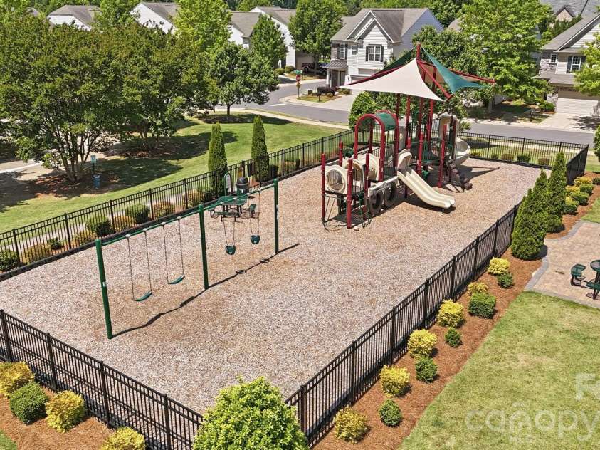 2441 Diplomat Lane, Charlotte, NC 28210.  MLS# CAR4377624, YatesRealty ID 20132. 