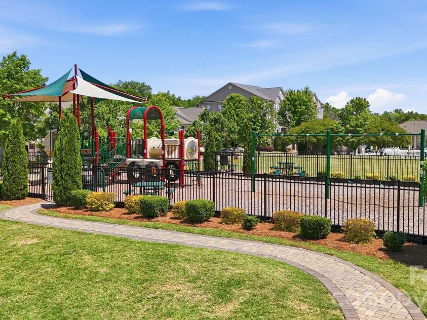 2441 Diplomat Lane, Charlotte, NC 28210.  MLS# CAR4377624, YatesRealty ID 20132. 