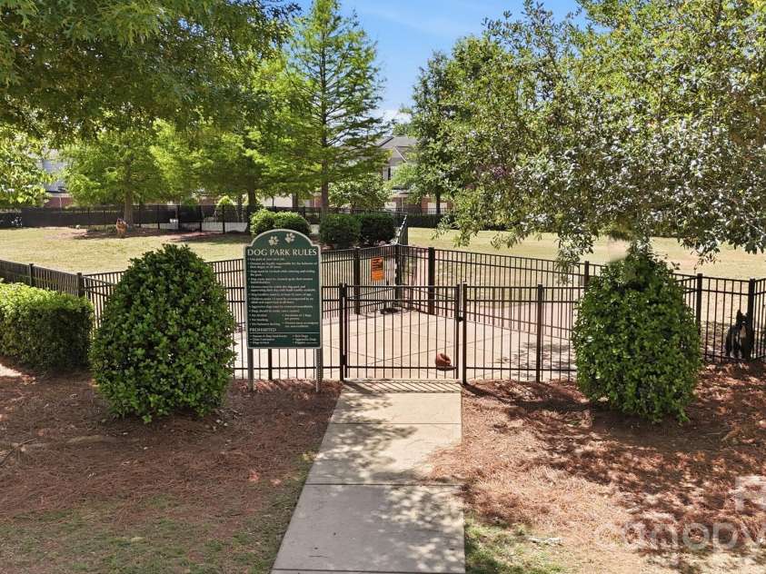 2441 Diplomat Lane, Charlotte, NC 28210.  MLS# CAR4377624, YatesRealty ID 20132. 