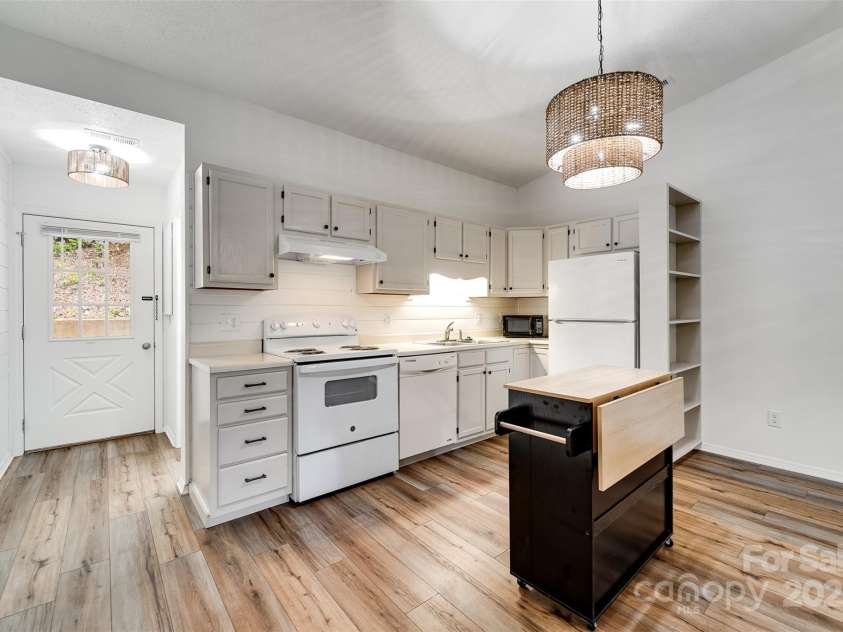 45B Mountain View Villas None, Franklin, NC 28734.  MLS# CAR4271905, YatesRealty ID 20132. 