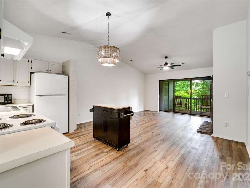 45B Mountain View Villas None, Franklin, NC 28734.  MLS# CAR4271905, YatesRealty ID 20132. 