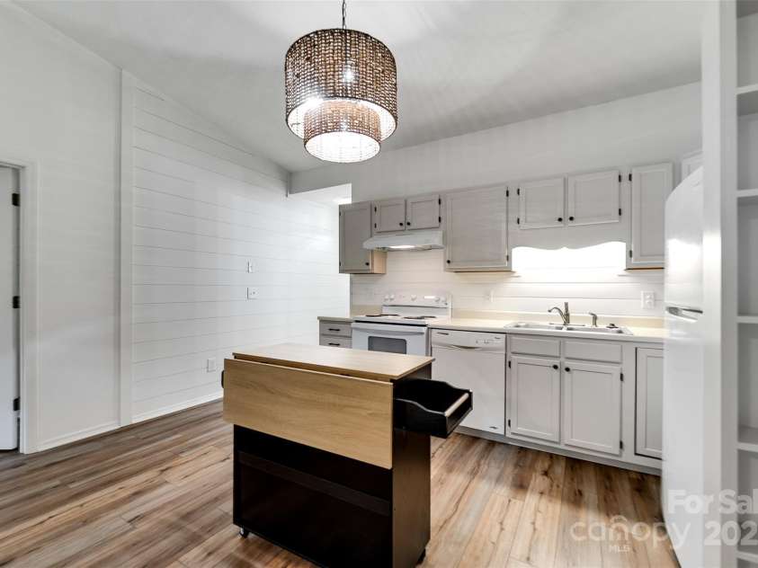 45B Mountain View Villas None, Franklin, NC 28734.  MLS# CAR4271905, YatesRealty ID 20132. 