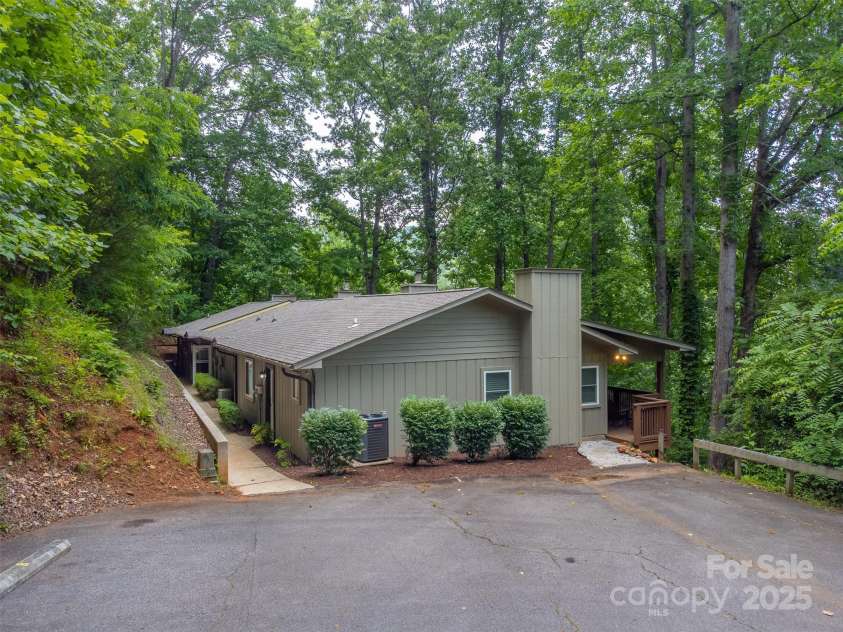 45B Mountain View Villas None, Franklin, NC 28734.  MLS# CAR4271905, YatesRealty ID 20132. 