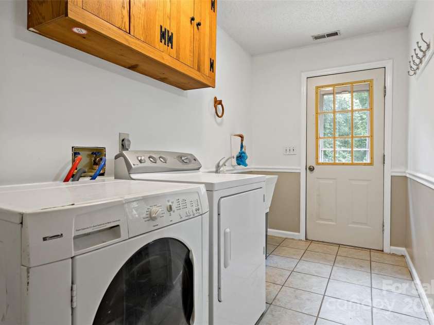 2526 Hankins Road, Marion, NC 28752.  MLS# CAR4270762, YatesRealty ID 20134. Laundry/Mudroom