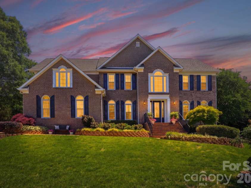 8901 Whipps Cross Court, Waxhaw, NC 28173.  MLS# CAR4377556, YatesRealty ID 20134. 
