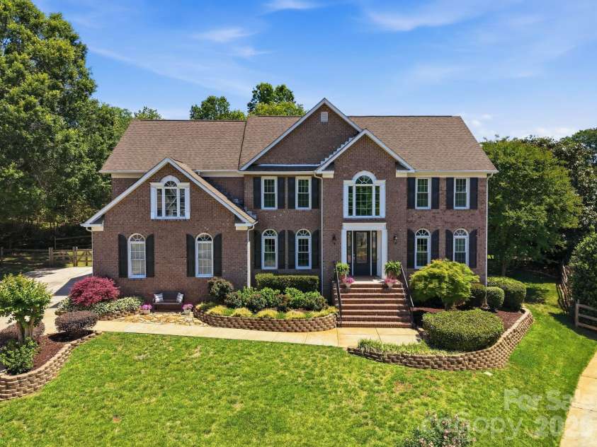 8901 Whipps Cross Court, Waxhaw, NC 28173.  MLS# CAR4377556, YatesRealty ID 20134. 