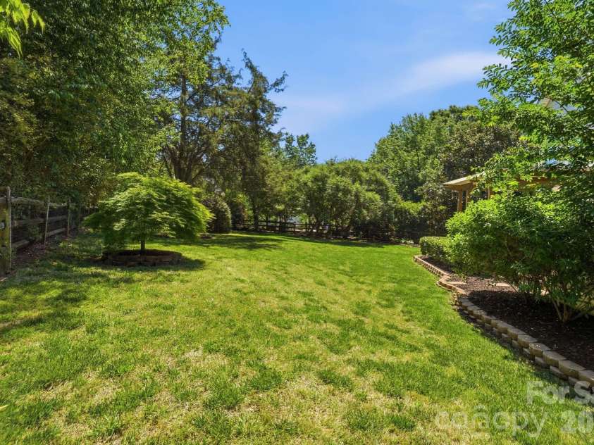 8901 Whipps Cross Court, Waxhaw, NC 28173.  MLS# CAR4377556, YatesRealty ID 20134. 