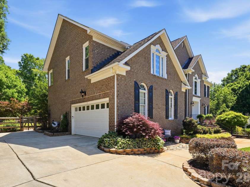 8901 Whipps Cross Court, Waxhaw, NC 28173.  MLS# CAR4377556, YatesRealty ID 20134. 