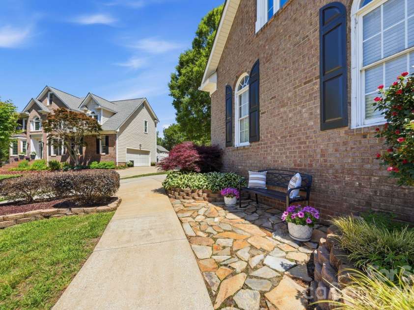 8901 Whipps Cross Court, Waxhaw, NC 28173.  MLS# CAR4377556, YatesRealty ID 20134. 