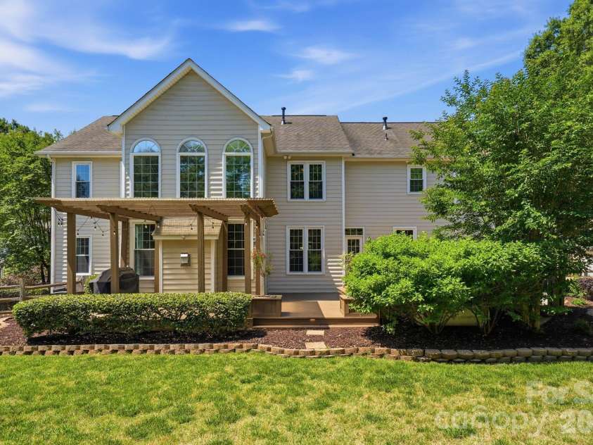 8901 Whipps Cross Court, Waxhaw, NC 28173.  MLS# CAR4377556, YatesRealty ID 20134. 
