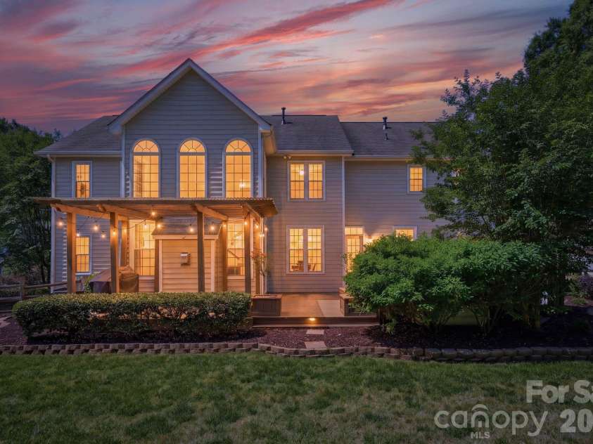 8901 Whipps Cross Court, Waxhaw, NC 28173.  MLS# CAR4377556, YatesRealty ID 20134. 