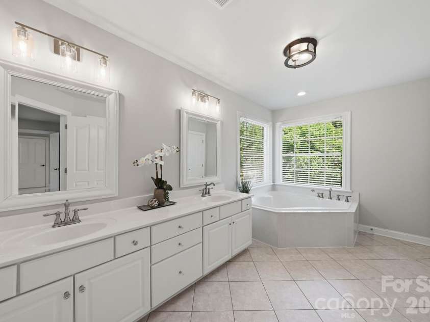 8901 Whipps Cross Court, Waxhaw, NC 28173.  MLS# CAR4377556, YatesRealty ID 20134. 