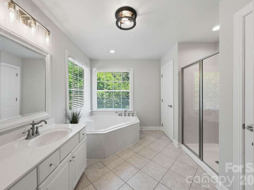 8901 Whipps Cross Court, Waxhaw, NC 28173.  MLS# CAR4377556, YatesRealty ID 20134. 