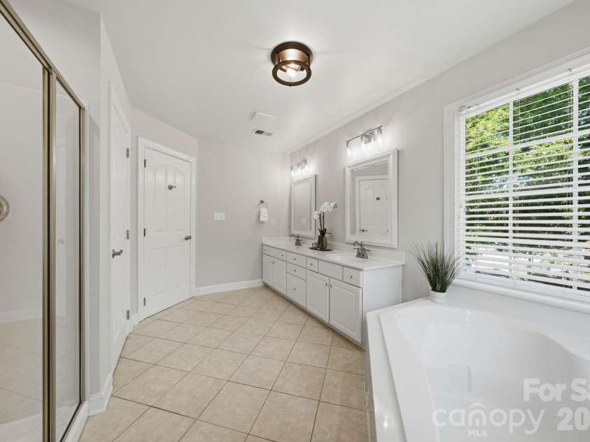 8901 Whipps Cross Court, Waxhaw, NC 28173.  MLS# CAR4377556, YatesRealty ID 20134. 
