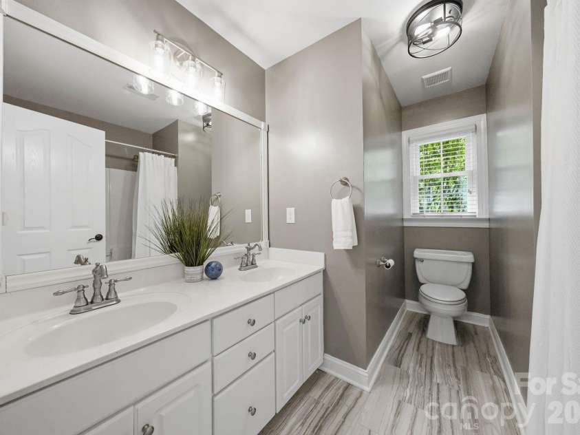 8901 Whipps Cross Court, Waxhaw, NC 28173.  MLS# CAR4377556, YatesRealty ID 20134. 
