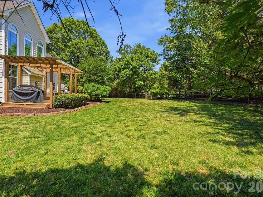 8901 Whipps Cross Court, Waxhaw, NC 28173.  MLS# CAR4377556, YatesRealty ID 20134. 