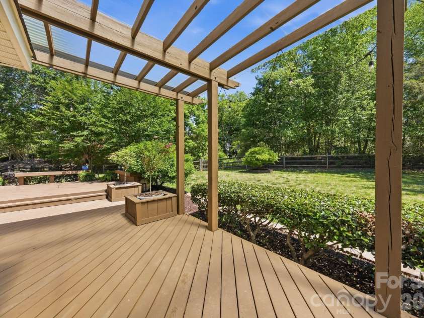 8901 Whipps Cross Court, Waxhaw, NC 28173.  MLS# CAR4377556, YatesRealty ID 20134. 